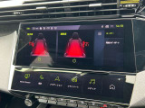 運転席、助手席にはヒートシーター装着済みです。三段階にて調整可能でございいます。