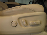 パワーシート搭載。微妙な調整が手軽にでき、ピッタリの最適なポジションで運転することが可能です。