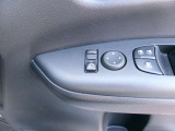 ドアミラーの鏡面の調節、格納は運転席からすべて操作できます!