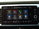 ★メニュー画面★各種アプリは大きく表示されていますので、運転中でもスムーズに操作できます。また、燃料情報などドライブに便利な項目もございます!