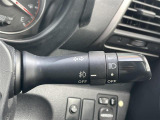 【オートライト(AUTO)】外の明るさをシステムが感知して、自動でヘッドライトが点灯します。ヘッドライトをつけ忘れを防ぐ便利機能です。