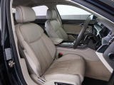 Audi車はどの車種も全てレザーハンドルです。そこにはAudiのこだわりがあり質感の高いレザーでしっかりと手に馴染み、高級感を演出します。