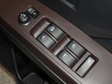 電動格納式ドアミラー・パワーウインドウを装備しています。