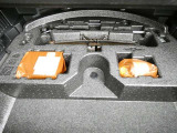 スペアタイヤレス車です。応急セットを搭載しております。