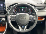 【ステアリングスイッチ】運転中、前方から目線をそらすことなく、オーディオ等の操作が可能な便利機能!安心&快適なドライブを演出してくれます♪