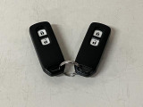スマートキーを装備しています☆カギをカバンやポケットに入れて頂いた状態でドアロックの開閉やエンジンスタートをして頂けますよ!とても便利な装備です!