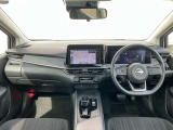 ますますドライブが楽しくなる、明るく開放的な運転席まわりです!