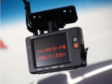 ◆ドライブレコーダー◆映像・音声などを記録する自動車用の装置です。 もしもの事故の際の記録はもちろん、旅行の際の思い出としてドライブの映像を楽しむことができます。