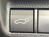 【パワーバックドア】スマートキーや運転席のボタンを押すだけでリアゲートが自動で開閉します!荷物を持っている時や、高い位置にあるバックドアを閉める際に便利な機能です♪