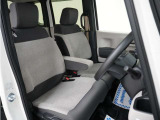 運転席のスペースはゆったりしていて、視界も広く確保されているので普段の運転からロングドライブまで快適です。