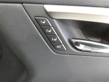運転席のシートポジションを記憶・再現できるメモリー機能を搭載しています。