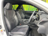 運転席シート廻りは使用感も少なく、良好な状態となっています。前オーナー様が丁寧に使っていたことがよくわかりますね。