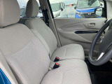 【ゆったりと運転してください】足元空間も広く、スムーズに乗り降りもいただけます♪