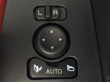 【電動格納ミラー】運転席のスイッチで、ドアミラーの開閉や角度の調整ができます。