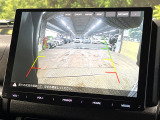 【バックカメラ】駐車時に後方がリアルタイム映像で確認できます。大型商業施設や立体駐車場での駐車時や、夜間のバック時に大活躍!運転スキルに関わらず、今や必須となった装備のひとつです!