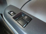 ビジネスカーでも快適装備は外せません。運転席&助手席はパワーウインドウです。(挟み込み防止機能付き)。