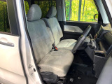 運転席まわりには十分なスペースがあり、大柄な方でもゆったり運転していただける環境です。
