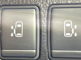 【両側パワースライドドア】スマートキーや運転席のスイッチで後席両側スライドドアの開閉が可能♪電動だから力を入れてドアを開ける必要が無く、小さなお子様でも簡単に開け閉めでき快適です♪