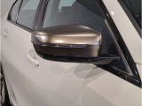 【BMWミラー】視認性の高いスタイリッシュなミラー。自動防眩機能も付いており夜間のドライビングをサポートします。