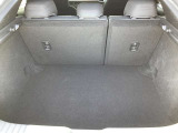 トランクルーム!後ろのシートは片方ずつ倒せます。乗る人や積む荷物に応じてアレンジが可能ですので多彩に使えてとても便利です。