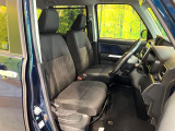 運転席まわりには十分なスペースがあり、大柄な方でもゆったり運転していただける環境です。