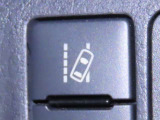 車線逸脱警報装置を装備しております。