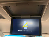 【フリップダウンモニター】大画面モニターで後席でもエンタメをお楽しみいただけます。小さなお子様にも大人気の装備です♪