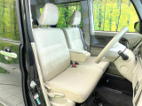 運転席シート廻りは使用感も少なく、良好な状態となっています。丁寧に使われていたことがよくわかりますね。