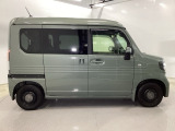 スライドドアなら狭い駐車場でもドアをぶつける心配がありません。ステップが低く乗り降りもしやすいです。