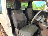 運転席シート廻りは使用感も少なく、良好な状態となっています。前オーナー様が丁寧に使っていたことがよくわかりますね。