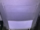 シートバックポッケト。散乱しがちな小物を収納するのに便利です。