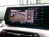高画質の全周囲カメラが付いております。コーナーセンサーと併せてご利用いただくと駐車も楽々