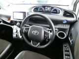 【運転席】運転席周りの画像です。プロの手で隅々までクリーニングしています。ご来店いただき実際に見てみてくださいね☆