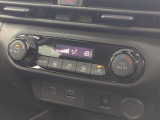 オートエアコンで温度を設定するだけで快適な車内環境を維持することができます!