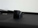 ダッシュボードに設置されたカメラは、後方を含めた車両周辺を映し出す周辺環境録画カメラです。