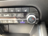 暑い夏の時期にとっても快適なシートベンチレーションを装備!シート内部に取り付けられたファンでシートの表面を換気して、涼しくしてくれます。