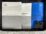 スマートキーは鍵をバッグに入れたままでもドアロックの開閉やエンジンのON・OFFができます。夜間や雨の日も鍵を探さなくて良いので便利です。