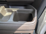 運転席のドリンクホルダーです。