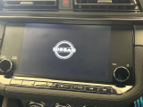 【メーカー純正ナビ】インテリアに溶け込むスタイリッシュな「専用設計」メーカーナビを装備♪視認性や操作性など基本性能にも優れ、より上質なカーライフをお楽しみいただけます。