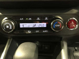 オートエアコンです。温度設定ができます。冷え性の方が乗っても安心ですね♪