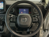 運転にかかわる様々な操作を安全に行えるように視点移動が少なく操作性に配慮されたスイッチ類が凝縮されたコクピットです。