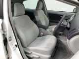 運転席シート座面は上下アジャスター付きです。お好みの位置に調整可能です。