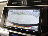 バックガイドモニターで、後方を確認しながら安心して駐車することができます。運転初心者も熟練者も必須の機能ですよ!