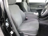 包み込むようなホールド感のあるシートでお車の操作性だけでなく、運転中の疲れも軽減!長時間の運転やお体をしっかりサポートします!