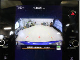 後方の映像を車内の11.6インチディスプレイに表示。 ステアリング操作に連動して動くガイドラインが、駐車や車庫入れをよりスムーズにサポート。狭いスペースでも安心して操作できる頼れる機能です。