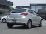世界統一名称の『MAZDA2』となったコンパクト。「Be a Driver」のスローガンのもと、最適なドライビングポジションを提供できる室内空間と思い通りの走行性能を持った、クラスを超えたお車です!