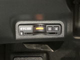 ハンドルの左下にETC2.0がついています。高速道路の料金所の通過も楽々です。カードの取り出しもしやすい場所についています。