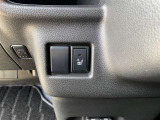 運転席シートはシートヒーター機能を装備しております。