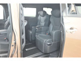 中古車をキレイで気持ちよくお乗りいただけるよう、エンジンルームからシートを外した洗浄まで、目に見えない部分も徹底的に洗浄しています!