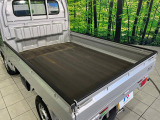 積み下ろしのしやすいデッキにはたっぷりと荷物を積み込んでいただけます。遊びから仕事まで、様々なシーンで頼れます♪